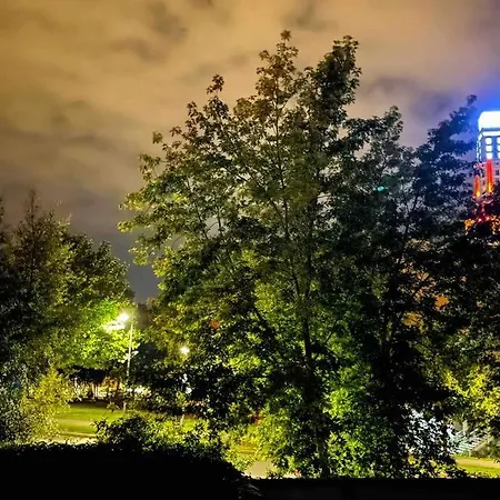 & Detente - Cinema - Parking - Gare