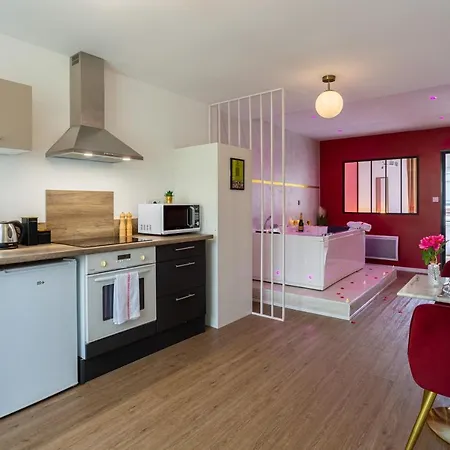 & Detente - Cinema - Parking - Gare